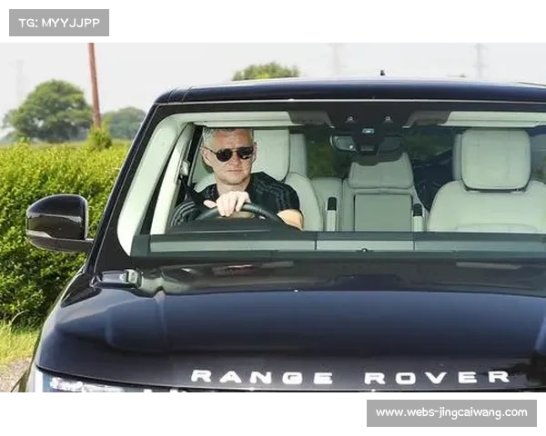 曼联球员豪车云集训练基地 停车场宛如奢华车展引热议